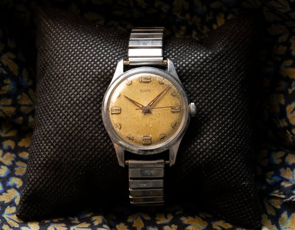 Elgin Illinois - Caliber 679 - Golden Patina - Pumpkin Lume - Circa 1946 - Needs a service