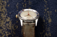 Hilton Skin Diver - Red Numeral Bezel - Crosshair Dial - 1950s